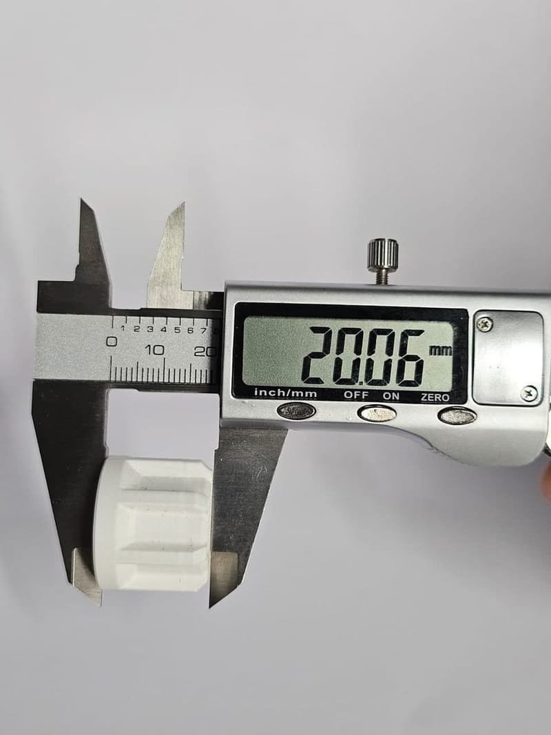 Tapón roscado medido con calibre